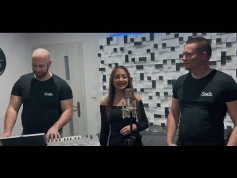 Hudobná skupina SONIC & Nikola Mihalíková - Darmo ma mamičko, Spoznala som muzikanta