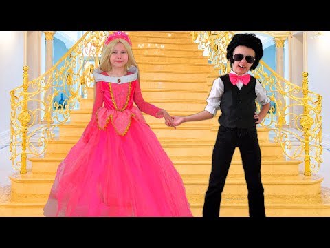 Alice and her friend Johny are Late to the princesses party - fun Dress Up