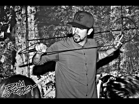 Tino El Pinguino Hay algo que todo lo mueve LETRA