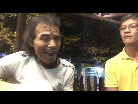 PAPA (cha_tôi) chú ali Quý plei tơnghia kon tum_ guitar. hát như ca sỹ rất hay