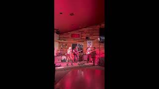 Sorry on the Rocks – Kelleigh Bannen (Cover)  Desiree &amp; The Wilde (Live)