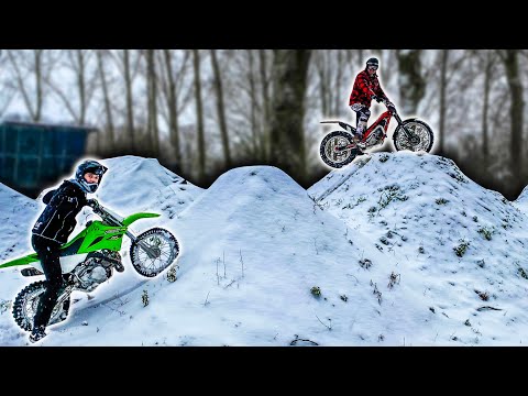 SESSION MOTO SOUS UNE TEMPÊTE DE NEIGE !