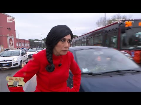 Virginia Raffaele e l'irresistibile "performance" di Marina Abramovi? – Viva Rai2! 27/03/2024