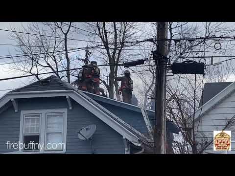 ‪Buffalo FD 2 Alarm Fire with Multiple Rescues: 488 Minnesota Avenue