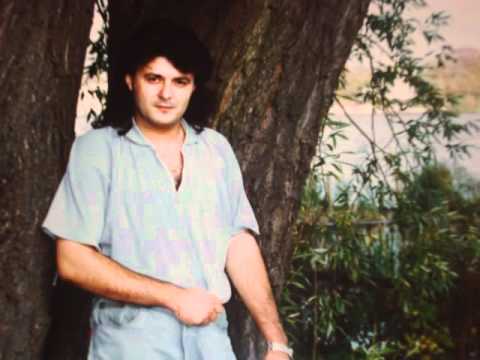 jane kacar-gledaju nas zagrljene