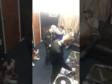 DJ STEESHY INTRO MC  DEANHEZZ WIISER BUZZIN CRASH