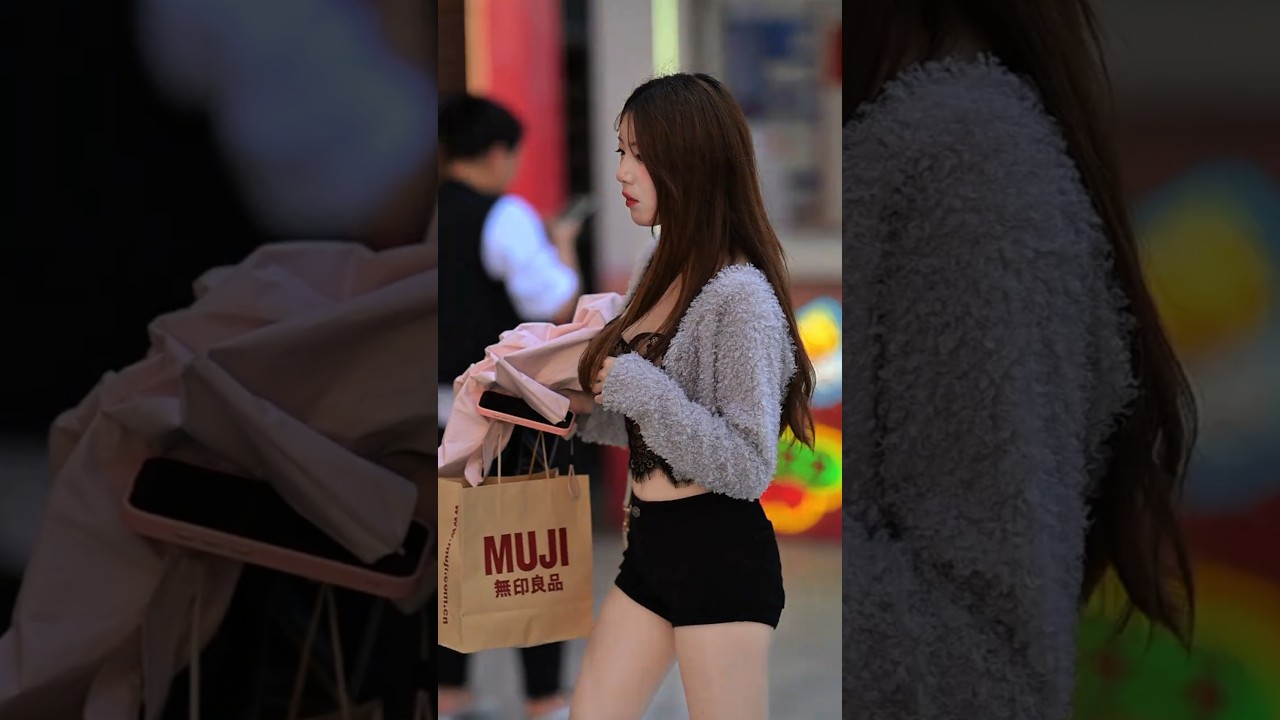 Mixing textures is the best way to elevate a casual outfit 🤍🖤 #shoppingoutfit #cozyvibes