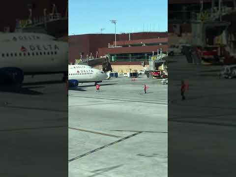 Delta Airlines B737-832 Parks at KSLC