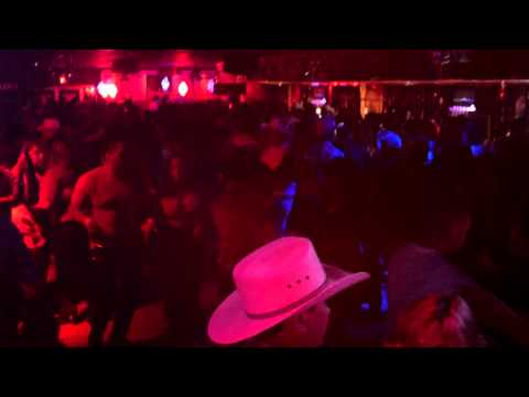 dj loko con la mezcla al puro estilo matamoros en club 301