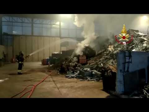 Prato - Incendio capannone industriale