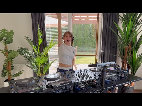 DJ Gabi – Saturday Sound Trip Episode 1: Melodic Techno & Progressive House 🚀🎶