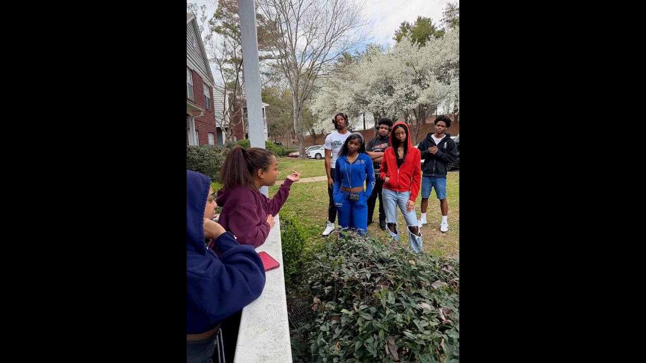 Hope and Faith find out the purse thieves want to fight them NOW!