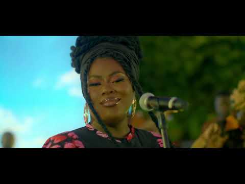 Colombe Merveille - Emmène moi - Clip Officiel