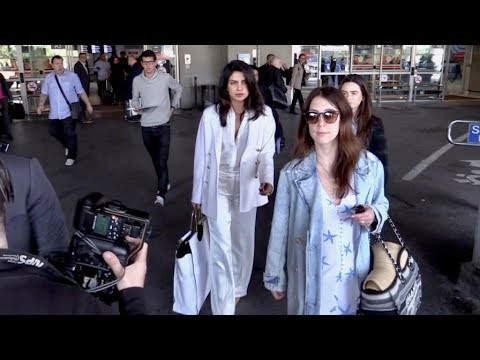 download lagu mp3 mp4 Priyanka Chopra Cannes 2018, download lagu Priyanka Chopra Cannes 2018 gratis, unduh video klip Priyanka Chopra Cannes 2018