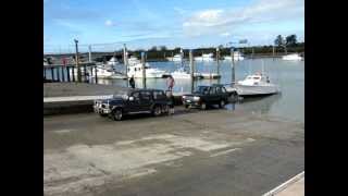 preview picture of video 'Te Atatu Boat Ramp Nissan Patrol Tows Range Rover Tows Boat'
