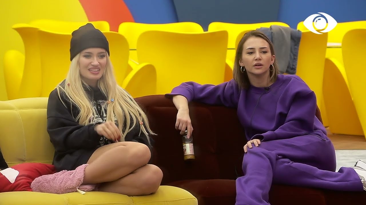 Lojrat pushtojnë mbrëmjen, banorët luajnë me pantomima