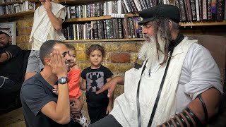 הרב שלום סבג - שיעורי וידאו - הרב שלום סבג✨טוֹב וְיָשָׁר יְהוָה עַל כֵּן יוֹרֶה חַטָּאִים בַּדָּרֶךְ ✍️ – י״א בתשרי ה׳תשפ״ה🇮🇱