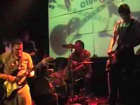LOS AGGROTONES " LA CHICA DE AYER" en vivo, en las Fiestas Reckless (fragmento)