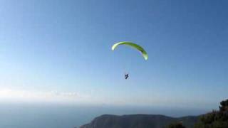 preview picture of video 'Monterosso al Mare SP paragliding decollo Renato 28 11 2009'