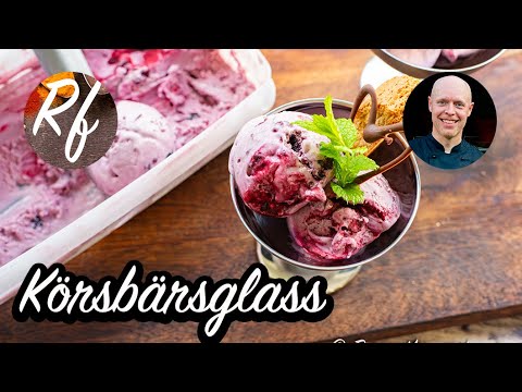 Gör egen körsbärsglass med grädde, ägg och körsbär. En krämig gräddglass med god smak samt fin färg av körsbär.>