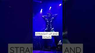 Bruno Mars teases the crowd with straight up and down #Shorts #brunomars