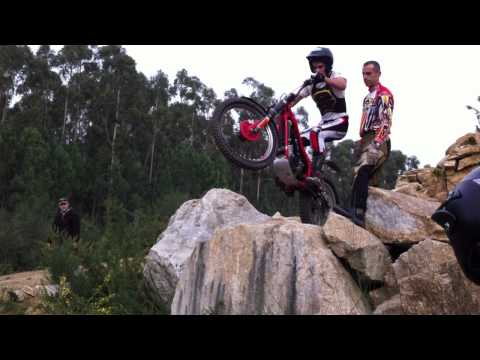 Jorge Casales salto hacia abajo