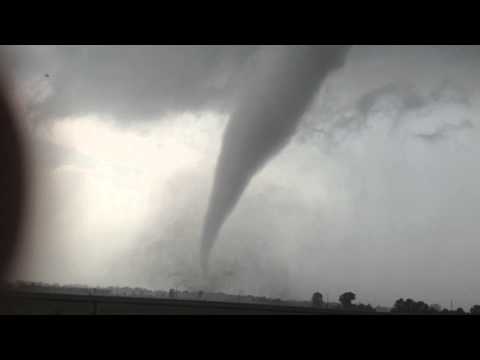 Tromba d'aria - San Martino Spino (MO)  3 maggio 2013