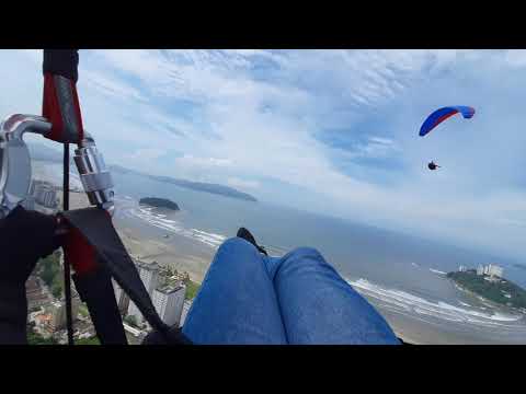 Decolagem e pouso #parapente na área da praia. Sao vicente