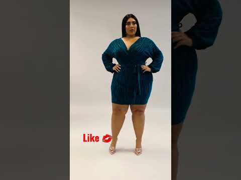 Glamorous 💋💖 models lifestyle curvy woman👩in classic moments style. plus size women beauty fashion.