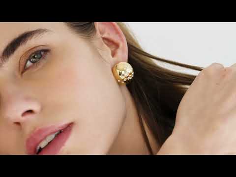 Explore Verdura's Spring 2023 Collection.