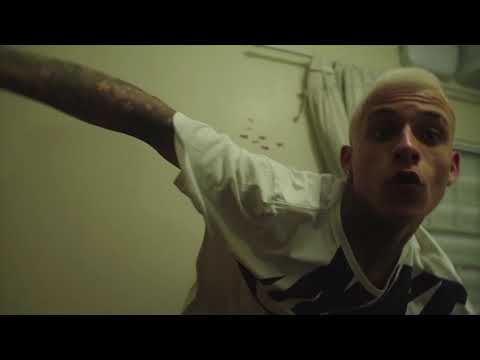 Mc Pedrinho - Fumo e Meto (Clip Oficial)