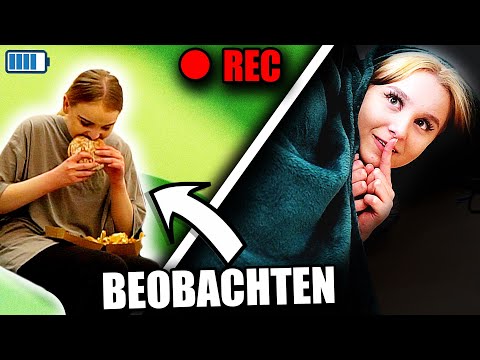 Ich VERSTECKE mich im ZIMMER meiner Schwester 🤫 & Sie merkt es nicht - Celina