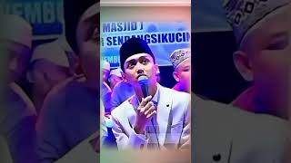 Download lagu Momen paling epik saat Gus Azmi diminta melantunkan syair ayah mp3