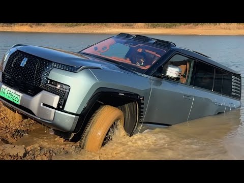 BYD Yangwang U8 demonstrates its water-driving feature on a large river