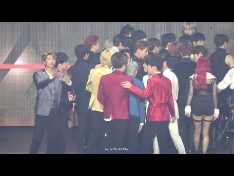 181128 AAA 단체 사진촬영 및 아미들에게 인사♡  - 방탄소년단 지민 직캠 BTS JIMIN Focus