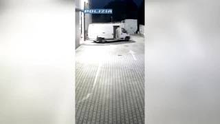 Furti di rame e metalli nelle aziende: i video dei colpi con i ladri in azione
