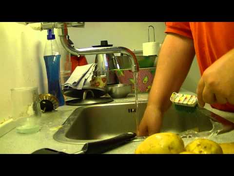 MongoTV_489 - Mongo Madskole - John Laver Hakkebøffer Og Skræller Kartofler Lørdag 4.Juli 2015