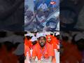 VIDEO WANACHAMA WA CHADEMA WAKIMCHANGIA PESA JOHN HECHE NJE YA MAHAKAMA YA KISUTU