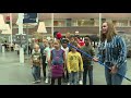 Leerlingen knutselen 160 vlaggen om zorgpersoneel Almere te bedanken