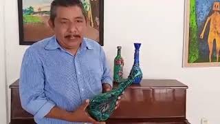 Alberto Flores Santiago, arte en botellas de mezcal