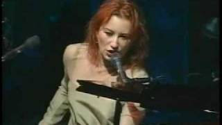 [01] tori Amos live - 5 1/2 Weeks - God