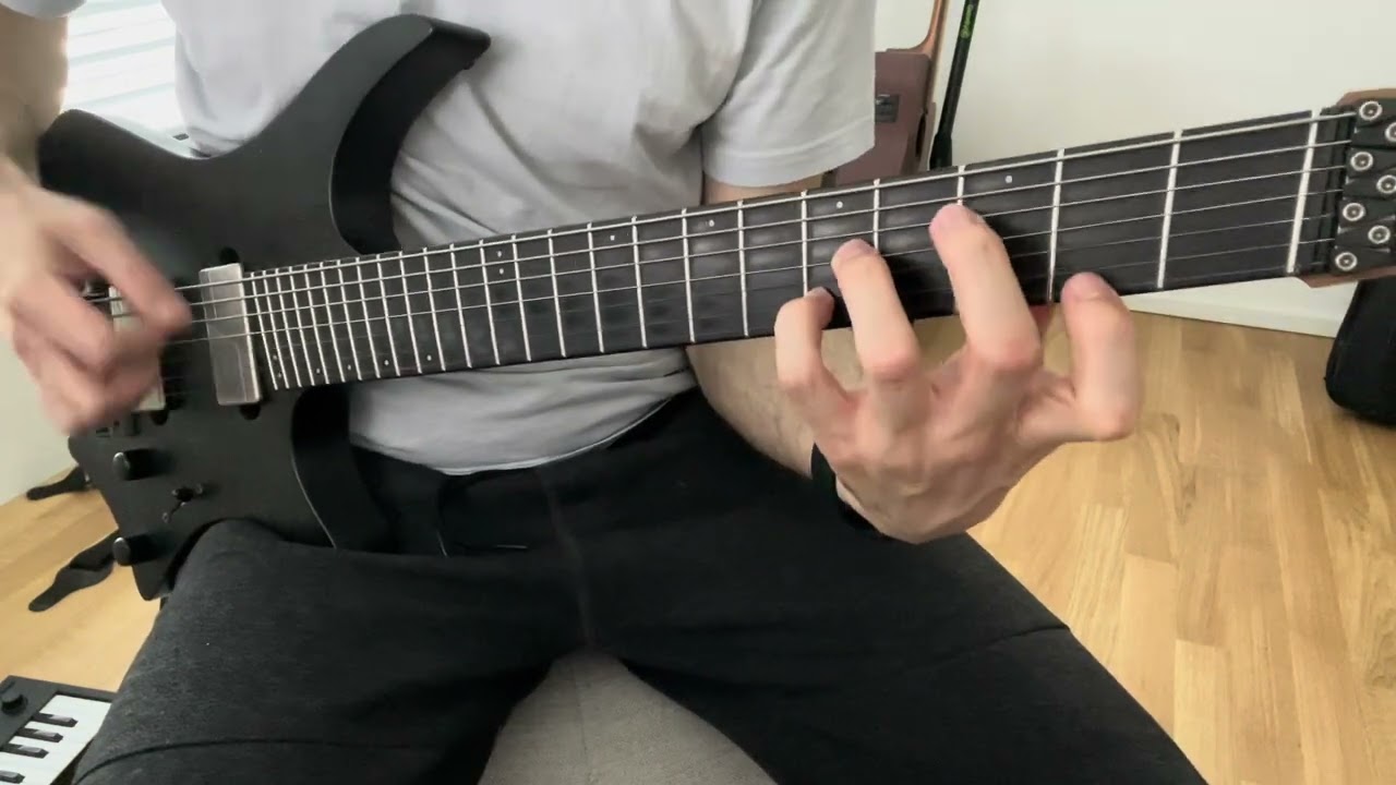 Roberto Barlocci playing #11 tension chords on electric guitar