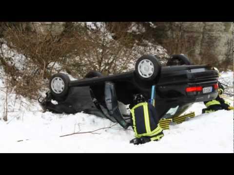 Verkehrsunfall PKW überschlagen - Dillstädt 19.12.10