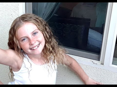 download lagu mp3 mp4 Emoji Cartwheel, download lagu Emoji Cartwheel gratis, unduh video klip Emoji Cartwheel