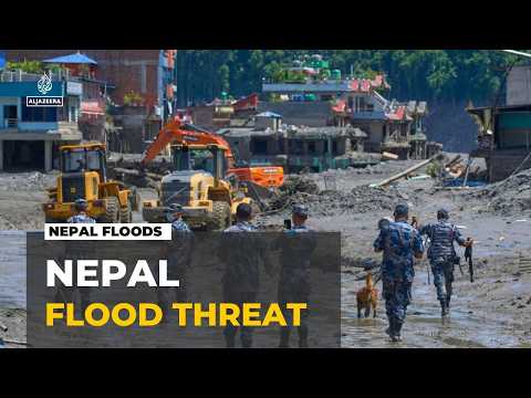 Flash floods in the Himalayas: People evacuating after threat of more mudslides