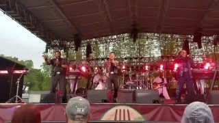 Commodores Lady (You Bring Me UP) - Busch Gardens April 2, 2016