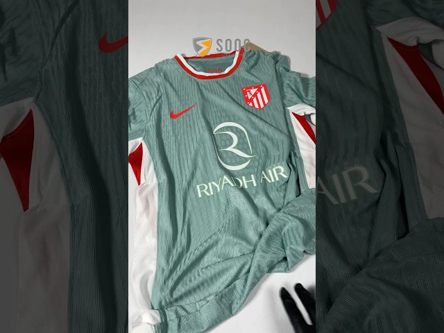 Vídeo relacionado con JYC CREATIVE Bufanda Oficial del Equipo de Fútbol, Equipación Oficial Fútbol Madrid, del Atlético Madrid, para Regalo, Celebraciones, (España, Talla única)