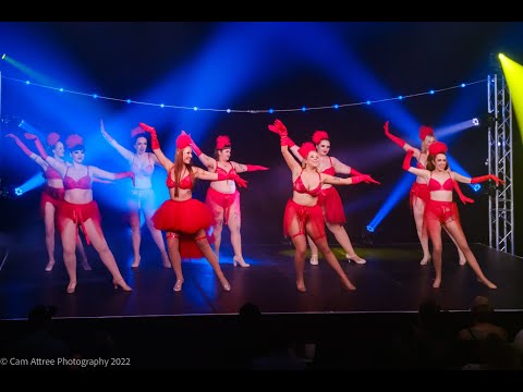 Showgirl Burlesque students perform Uptown Funk - The Bombshell Burlesque Academy