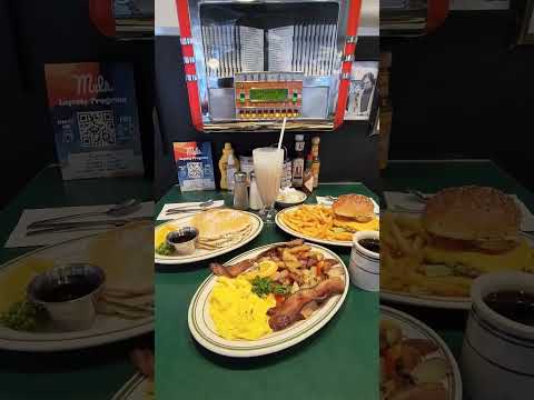 Mel's Drive comemora 75 anos com 75% de desconto em pratos clássicos!