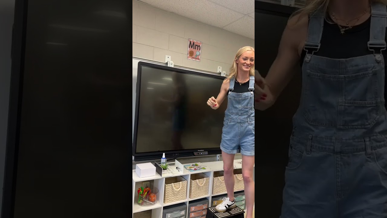 Classroom set up! Excited to see everything turn out but wow is it exhausting!! 👩🏼‍🏫📦🤪📚